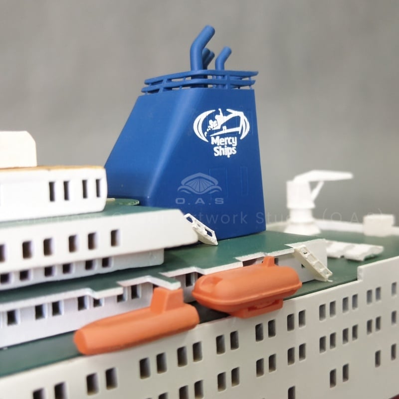 This model of hospital ship produced by O.A.S is a delicate miniature of a medical rescue ship. The model shows the medical facilities and rescue capabilities of the hospital ship, and is a handicrafts with both ornamental and educational significance.Amber@vesselmodel.com Tel:+86 18038048785