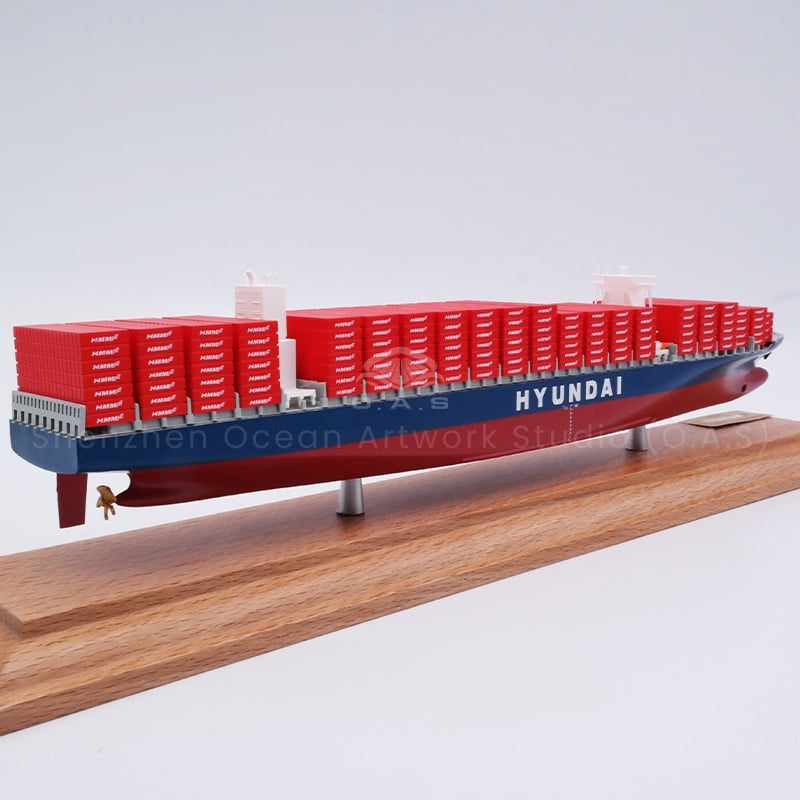 O.A.S simulation ship model factory launched 35cm modern container ship model enterprise customization service. Engraved with precision craft, the 35cm size is compact, portable and without loss of detail. Enterprises can integrate exclusive logo and design, whether it is office display or business gifts, can show the strength of enterprise shipping, highlight the unique style, and the customization process is efficient and intimate.Amber@vesselmodel.com Tel: +86 18038048785
