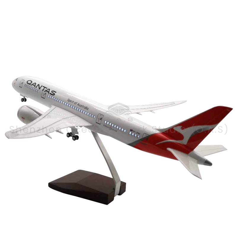 【LA】Flymodell som gave, skala 1:130, modellfly av type 787 fra Qantas Airways, 43 cm, Boeing-modellfly