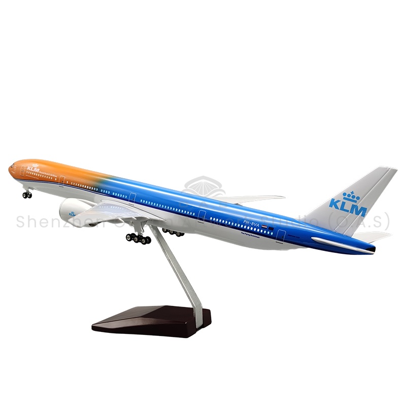 【LA】Flymodell som gave – modellfly i målestokk 1:157, Boeing 777 i oransje farge, 47 cm