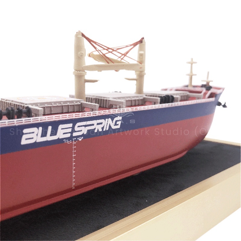 O.A.S produced this 35cm five-cabin bulk carrier model, specially customized for enterprises. Although the size is exquisite, the craftsmanship is exquisite, the layout of the five cabins is clear, the hull is smooth and the details are lifelike. Batch placed in the company, not only shows the enterprise's focus on the shipping field, but also means that the enterprise in the business sea, full of wind and waves, to help create a positive office atmosphere.Amber@vesselmodel.com Tel: +86 18038048785