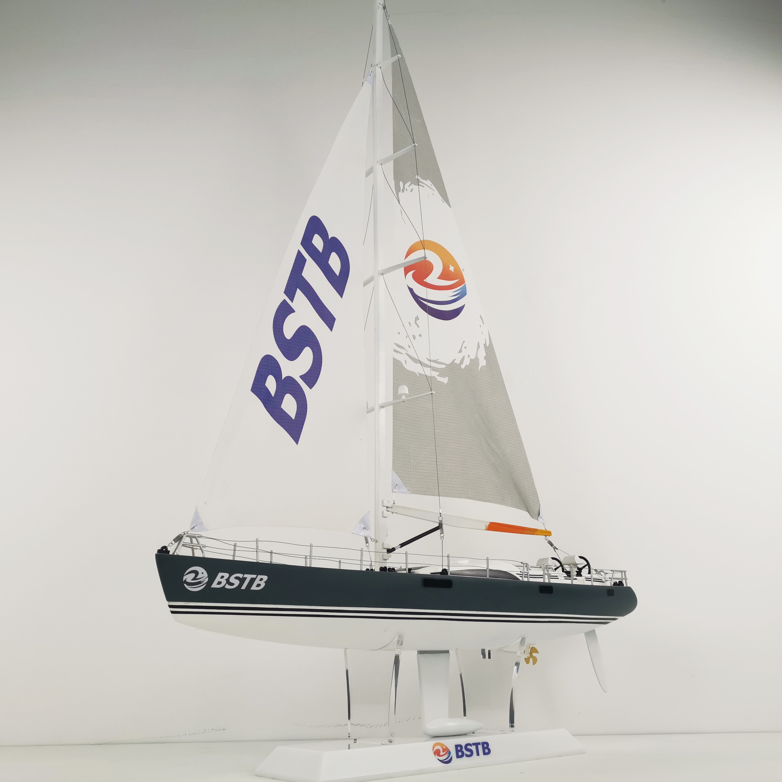 O.A.S ship model's exquisite craftsmanship: creating realistic sailing models