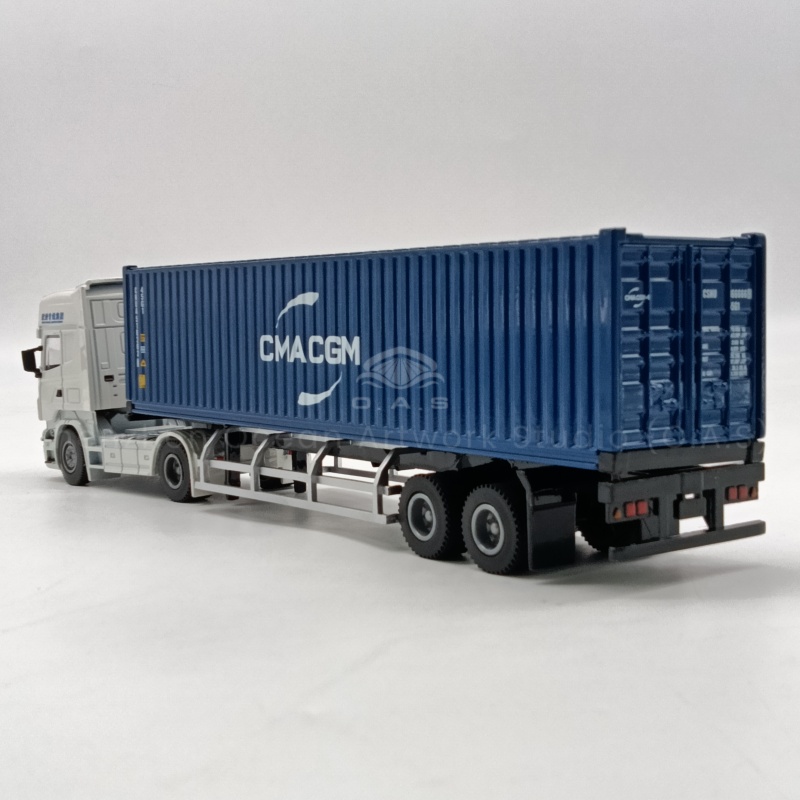 O.A.S Shipping gift ship model factory, focusing on model customization for 17 years. 1:50 CMA CGM shipping alloy container truck model, selected alloy material, durable, accurate reproduction of CMA CGM shipping collection card body lines, container details, excellent texture. Support logo customization, cleverly into the enterprise elements, is the ideal choice for business gifts, publicity and display, quality worry-free. Amber@vesselmodel.com Tel: +86 18038048785