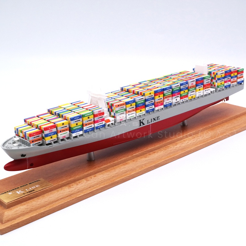 O.A.S models based on Kawasaki container ships are ideal for custom opening gifts. Ship model 1:1000 replica prototype, every detail is exquisite craftsmanship. Smooth lines, realistic structure, carrying the beautiful meaning of sailing. Taking it as a good gift for opening, it will certainly add a strength for the new cause to ride the wind and waves and flourish.Amber@vesselmodel.com Tel: +86 18038048785