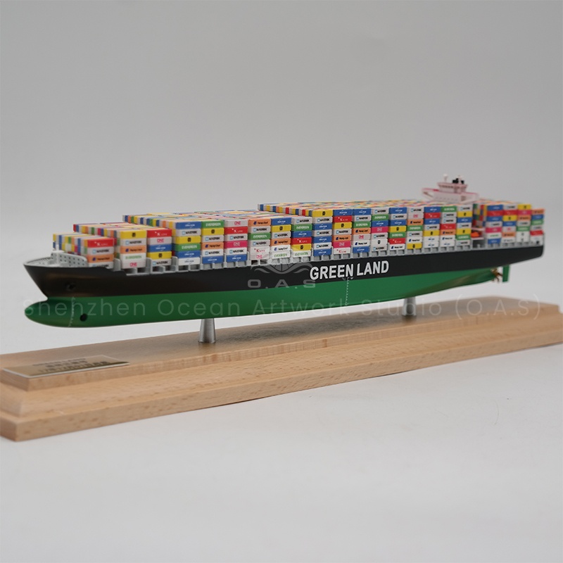 O.A.S created this exhibition container ship model, which is called miniature art. It recreates real container ships with extremely high precision, from the rigid lines of the hull to the complex bridge structure. The ship is full of containers, bold colors and realistic details. The ultra-real texture and workmanship can instantly catch the audience's attention, become the focus of the exhibition, and vividly present the charm of shipping.Amber@vesselmodel.com Tel: +86 18038048785