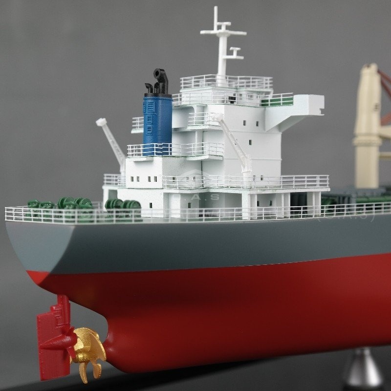 This dry bulk carrier model made by O.A.S beautifully demonstrates its characteristics designed for the transport of bulk dry cargo, with a wide hull, deep hold and smooth lines. Whether it is a collection or educational display, it can perfectly present the style of dry bulk carriers.Amber@vesselmodel.com Tel:+86 18038048785