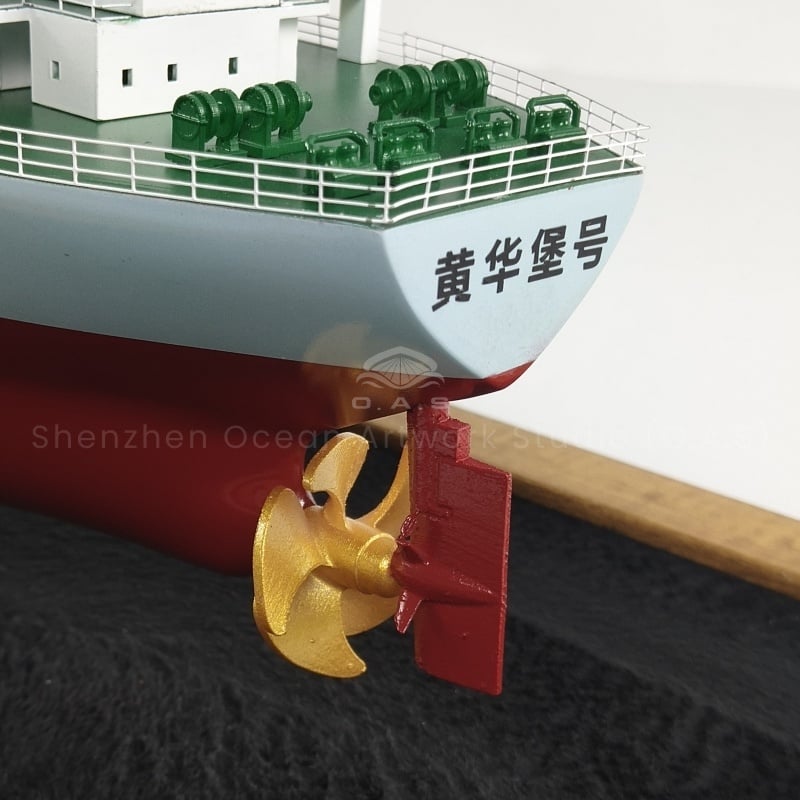 O.A.S produced this five-cabin dry bulk ship model, detailed depiction of maritime freight strong. Five spacious cargo holds highlight its powerful loading capacity; The hull lines are smooth, the structure is stable, and the colors are realistic.Amber@vesselmodel.com Tel:+86 18038048785