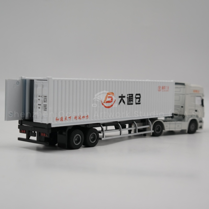 O.A.S container truck model manufacturers to create 1:50 set card model gifts for shipping companies. The model is carefully reproduced according to the real shipping collection card 1:50, from the appearance of the container to the construction of the locomotive is extremely realistic. It can integrate the exclusive logo and characteristic elements of Q enterprise into it, which is an excellent choice for shipping enterprises' business gifts and employee benefits. Amber@vesselmodel.com Tel: +86 18038048785