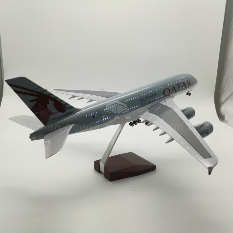 This 1:160 scale Airbus A380 model from O.A.S. features an all-metal fuselage with smooth wing arcs. The fuselage details replicate the cockpit window grilles and engine patterns. The landing gear can be retracted and extended, recreating the texture of a real aircraft. Paired with a custom-made gift box packaging, lined with shock-absorbing flannel, and included with a simulated boarding pass greeting card, it is not only an eye-catching decorative item on the study desk but also a favorite among aviation enthusiasts for collection. Whether it's a birthday, graduation or a commemorative flight, O.A.S infuses every voyage with a sense of ceremony through craftsmanship, allowing the 