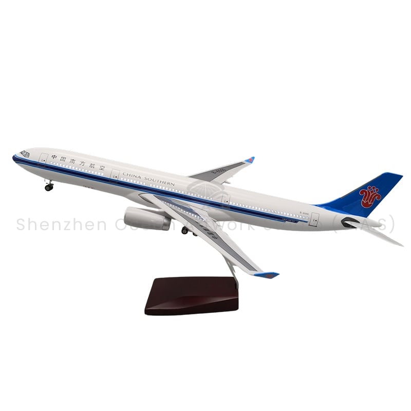 【LA】LED ABS Resin Airplane Model Airbus A330 China Southern Airlines Size 47cm Scale 1:135 with LED Light and Landing Gear