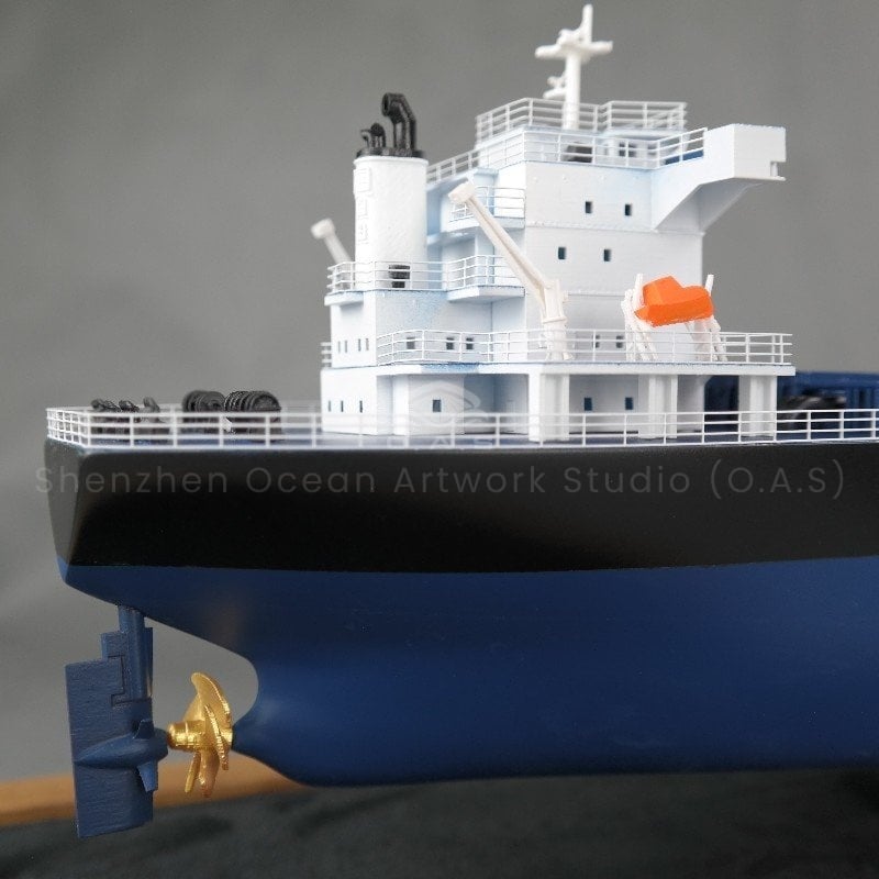 The bulk carrier model produced by O.A.S is characterized by its large hull and spacious cargo hold, with detailed structural details of the hull. The model is vivid in color and exquisite in workmanship, which is suitable as a collection or teaching model for sailing enthusiasts.Amber@vesselmodel.com Tel:+86 18038048785