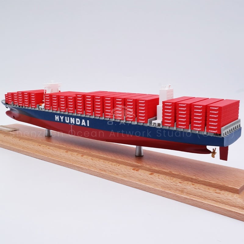 O.A.S simulation ship model factory launched 35cm modern container ship model enterprise customization service. Engraved with precision craft, the 35cm size is compact, portable and without loss of detail. Enterprises can integrate exclusive logo and design, whether it is office display or business gifts, can show the strength of enterprise shipping, highlight the unique style, and the customization process is efficient and intimate.Amber@vesselmodel.com Tel: +86 18038048785
