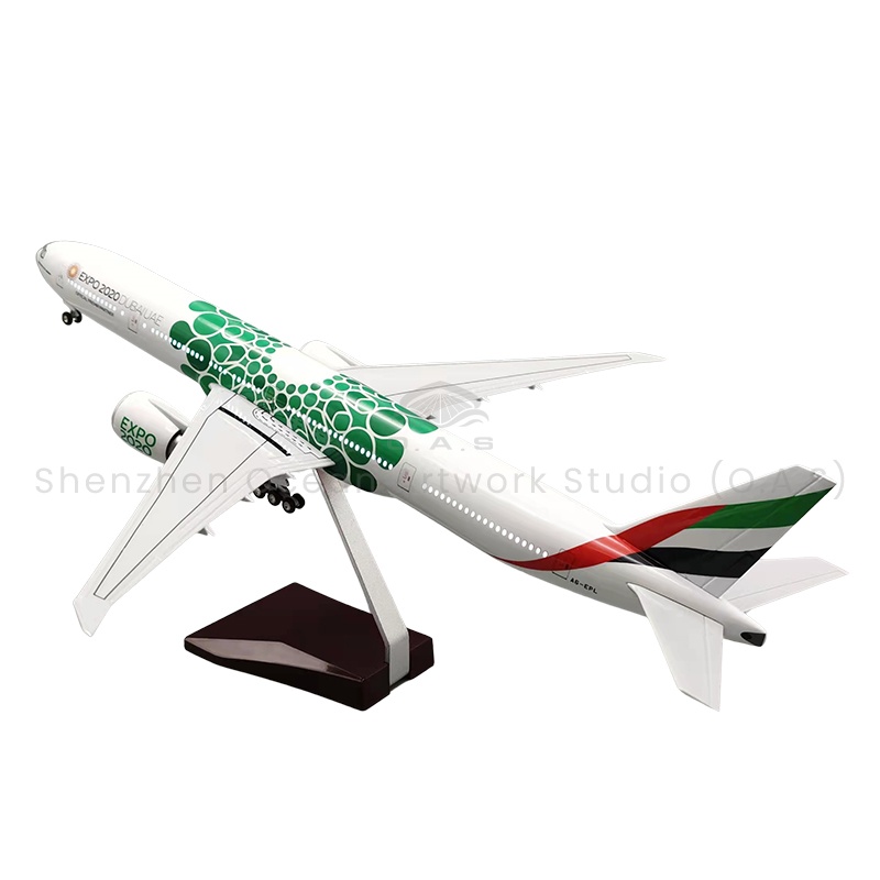 【LA】Flymodell som gave, skala 1:157, modellfly av type 777 fra Expo, 47 cm, Boeing-modellfly