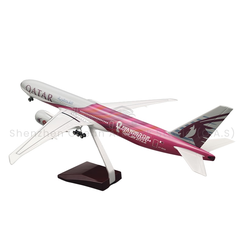 【LA】Flymodell som gave – modellfly i målestokk 1:157, Boeing 777 for QATAR, 47 cm
