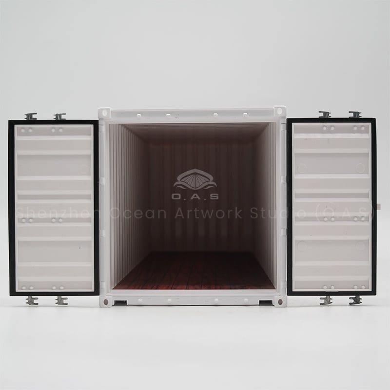 O.A.S factory focuses on model customization and launches 1:20 creative container model. This model breaks through tradition and incorporates a unique design, adding artistic ingenuity to the exact restoration of the container. Support logo customization, the ship company can use this to show the brand image, whether used as promotional gifts, exhibition exhibits, are enough to attract attention, customize to choose O.A.S! Amber@vesselmodel.com Tel: +86 18038048785