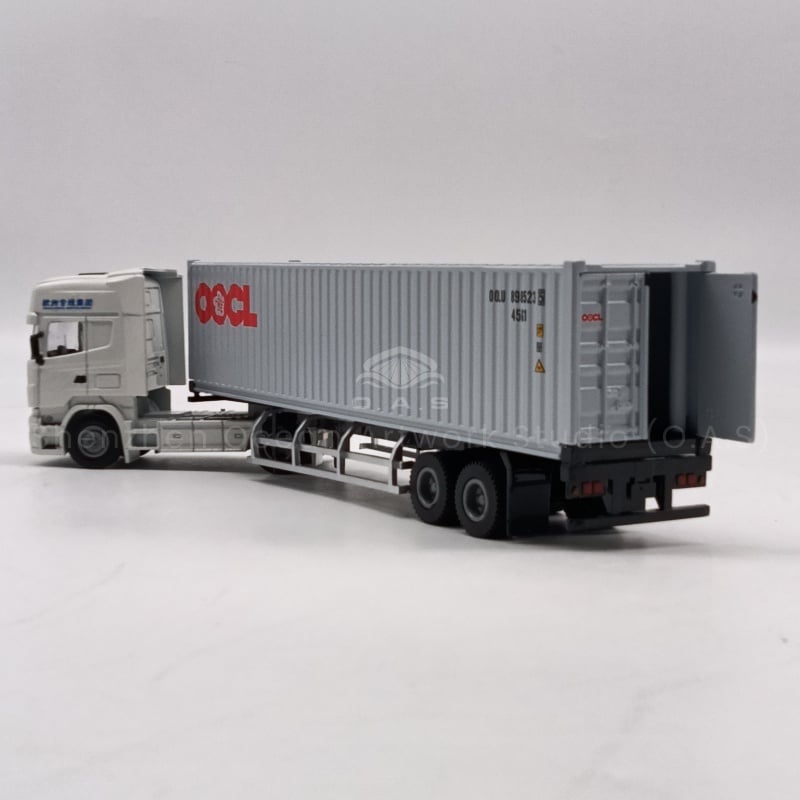 O.A.S factory focuses on model customization and carefully builds 1:50 OOCL alloy container truck models. Selection of high-quality alloy, exquisite technology, precise reproduction of every detail, restore the truck hard lines and container texture. The enterprise logo can be cleverly integrated into the body and container, whether it is used for business gifts or enterprise display, it can highlight professionalism and strengthen the brand impression. Amber@vesselmodel.com Tel: +86 18038048785