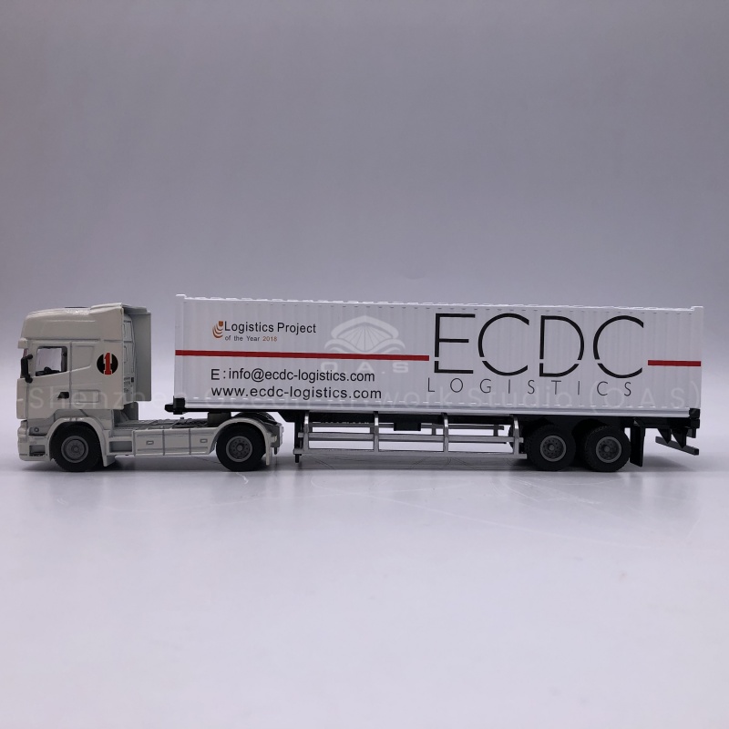 Still struggling to send what gift to highlight the mind and style? O.A.S factory hits with 1:50 transport alloy container truck model! The model is made of high quality alloy and the reduction is very high. Support logo customization, whether it is corporate publicity, business contacts, or employee benefits, can cleverly integrate exclusive elements, send a unique mind, quickly customized. Amber@vesselmodel.com Tel: +86 18038048785