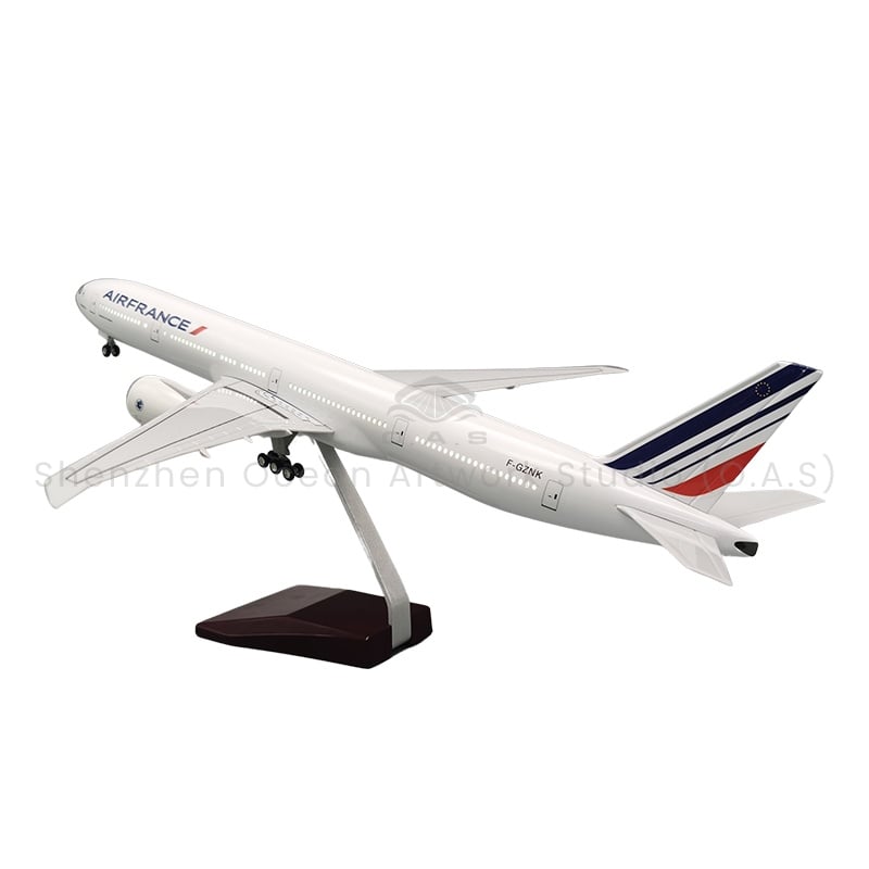 【LA】Flymodell som gave – modellfly i målestokk 1:157, Boeing 777 for Air France, 47 cm