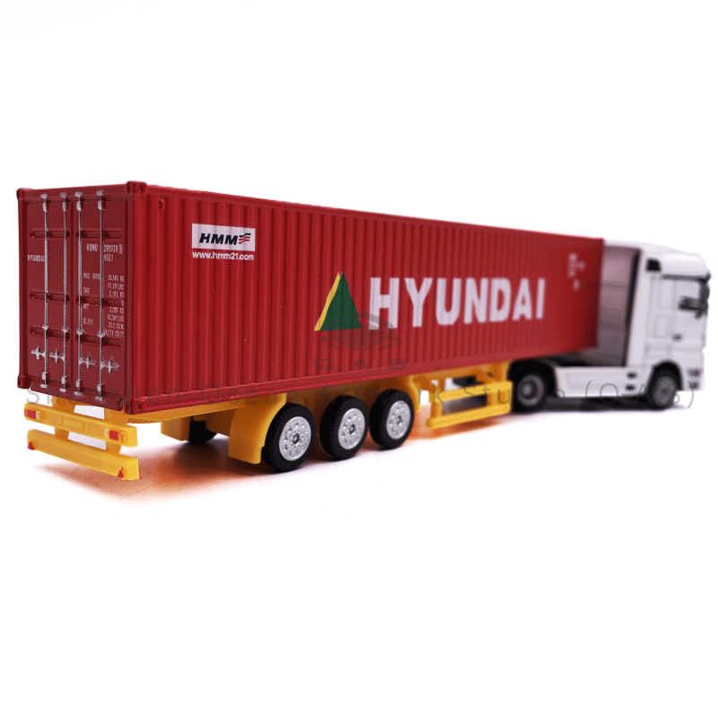 O.A.S ship model factory focus on creating 1:87 HYUNDAI alloy container truck model, super suitable for corporate gift customization! Carefully selected high quality alloy, strong texture, wear resistance, collision resistance, long-term placement is also new. The model accurately restores the appearance of modern container trucks, with smooth lines and exquisite details. The company can customize its own logo, integrate brand elements, and make the publicity more distinctive. Amber@vesselmodel.com Tel: +86 18038048785