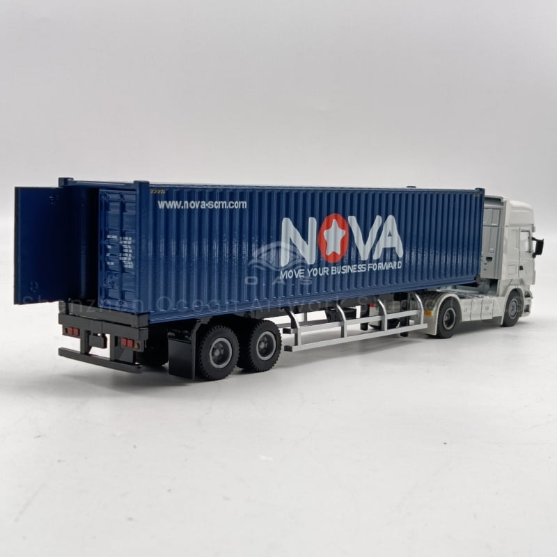 O.A.S factory focuses on model refinement and launches 1:50 logistics alloy container truck model. Based on IVeco collection card, using high-quality alloy, grinding through multiple processes, the body line is smooth, the container details are realistic. Support logo customization, the clever integration of corporate logos, whether it is a business gift, or for brand promotion, all show the style of the enterprise. Amber@vesselmodel.com Tel: +86 18038048785