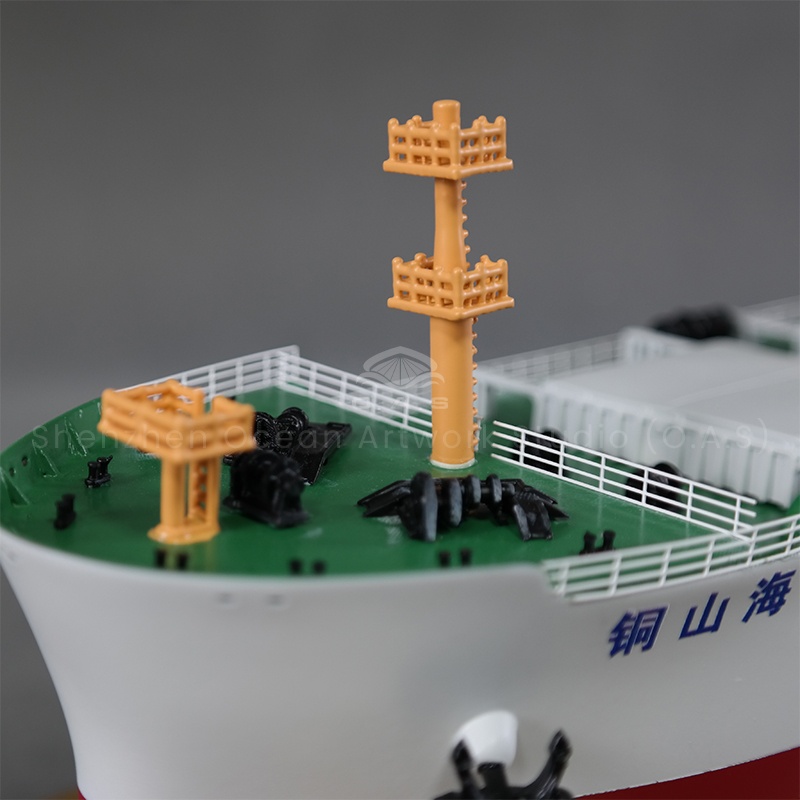 O.A.S produces this five-compartment dry bulk carrier model with its unique five-compartment design, carefully crafted with high-quality materials and fine details, perfectly demonstrating the structural characteristics and transportation efficiency of bulk carriers.Amber@vesselmodel.com Tel:+86 18038048785