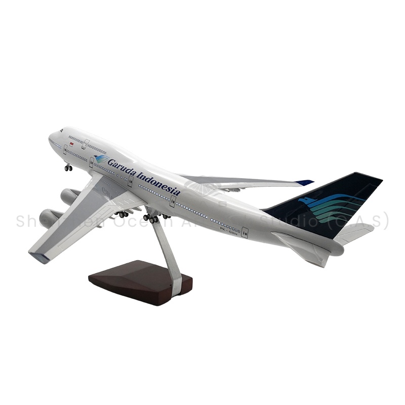 【LA】Flymodell som gave, målestokk 1:150, flymodeller av type 747 fra Indonesian Airlines, 47 cm, Boeing-flymodeller