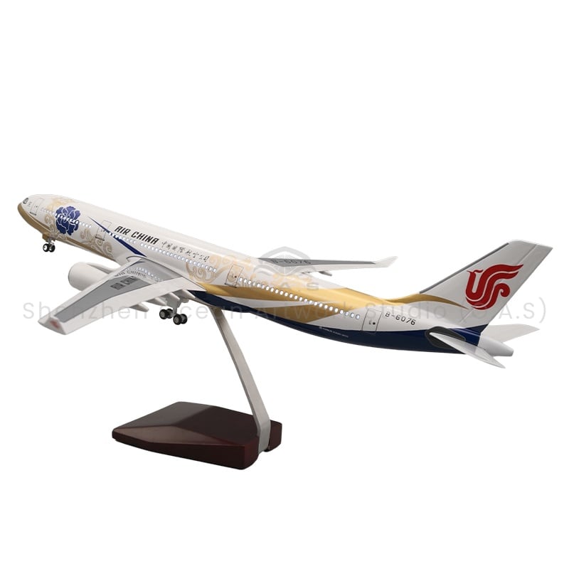 【LA】LED ABS Resin Airplane Model Airbus 330 Air CHINA Size 47cm Scale 1:135 with LED Light and Landing Gear