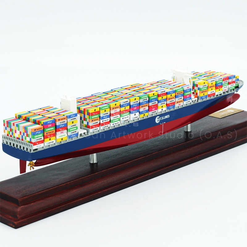 The ideal choice for shipping logistics enterprises! O.A.S produced this shipping company container container ship model, can be customized in bulk, specially for creating high-quality gifts. It is highly restored to the real ship shape, the ship body lines are smooth, the container details are exquisite. After the enterprise customization, it is integrated into the brand elements for business gifts, highlighting the strength of the enterprise and passing on the beautiful vision of Yuanhang.Amber@vesselmodel.com Tel: +86 18038048785
