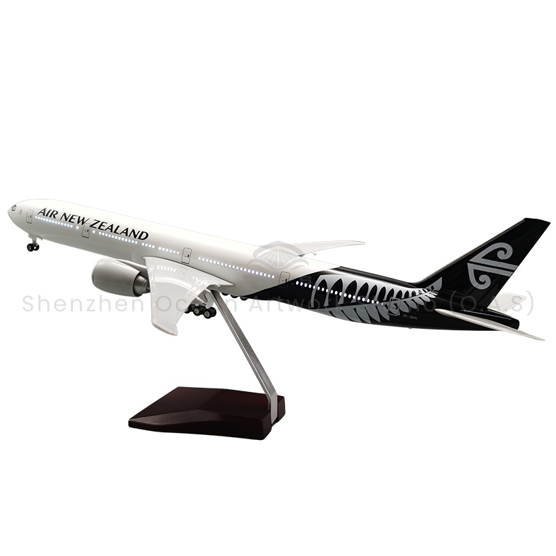 【LA】Flymodell som gave, skala 1:157, modellfly av type 777 fra Air New Zealand, 47 cm, Boeing-modellfly