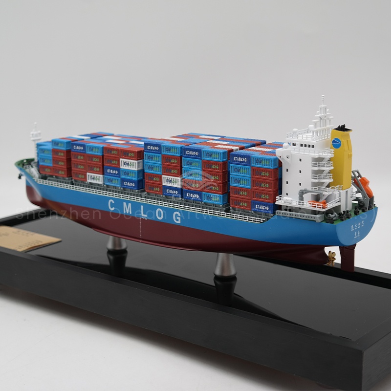 O.A.S produced this 30cm opening gift container ship model to open a new chapter of customization. The professional team carefully crafted, from the hull to the container, the details are vivid. Can be integrated into the enterprise exclusive elements, such as logo, brand color. Small and delicate, meaning