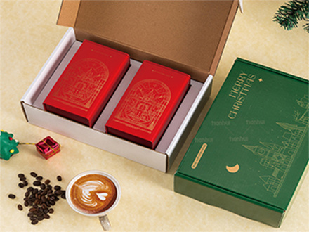 Merry Christmas in every detail from the box to the canister — all wrapped in festive charm