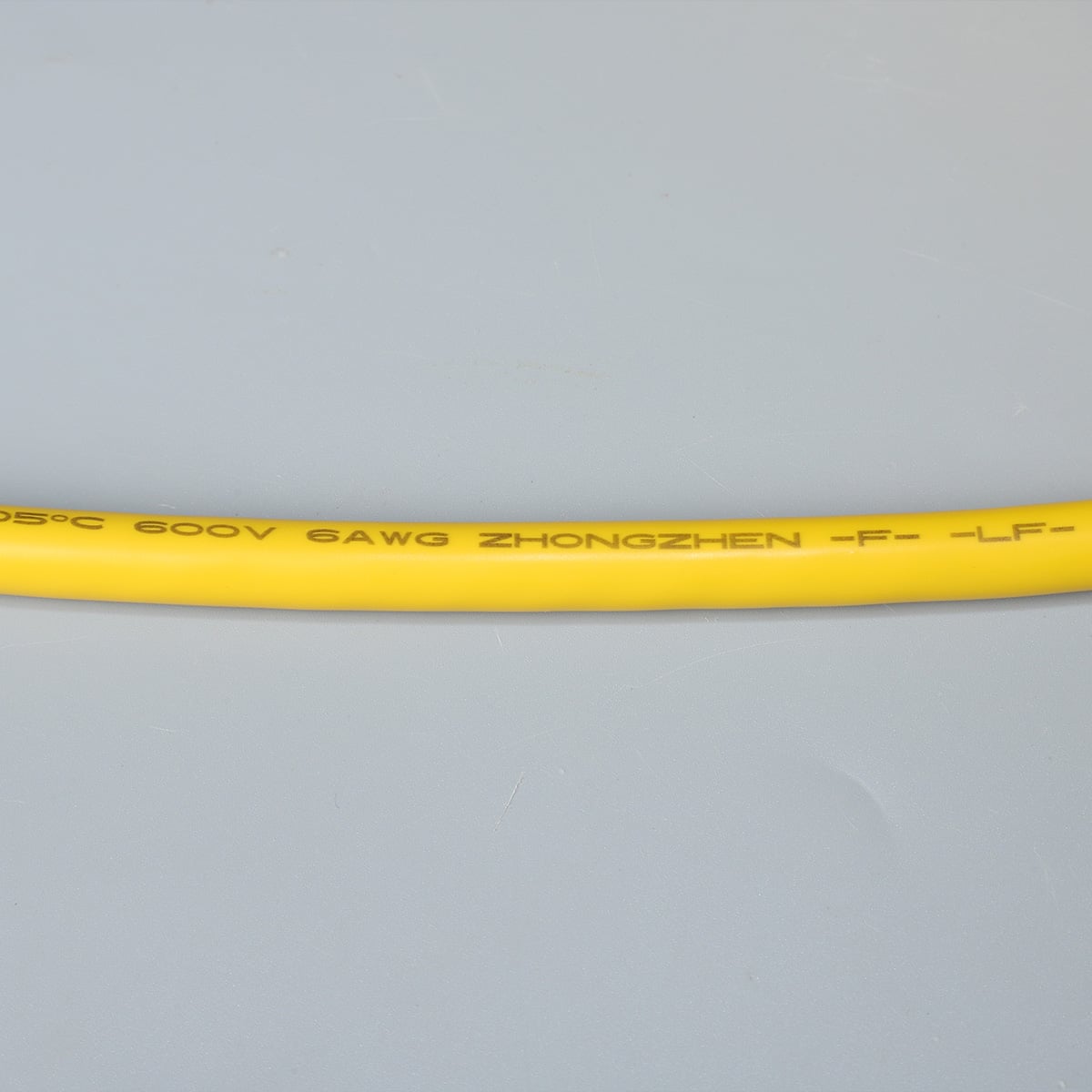 How does 10 gauge electrical wire handle current load?