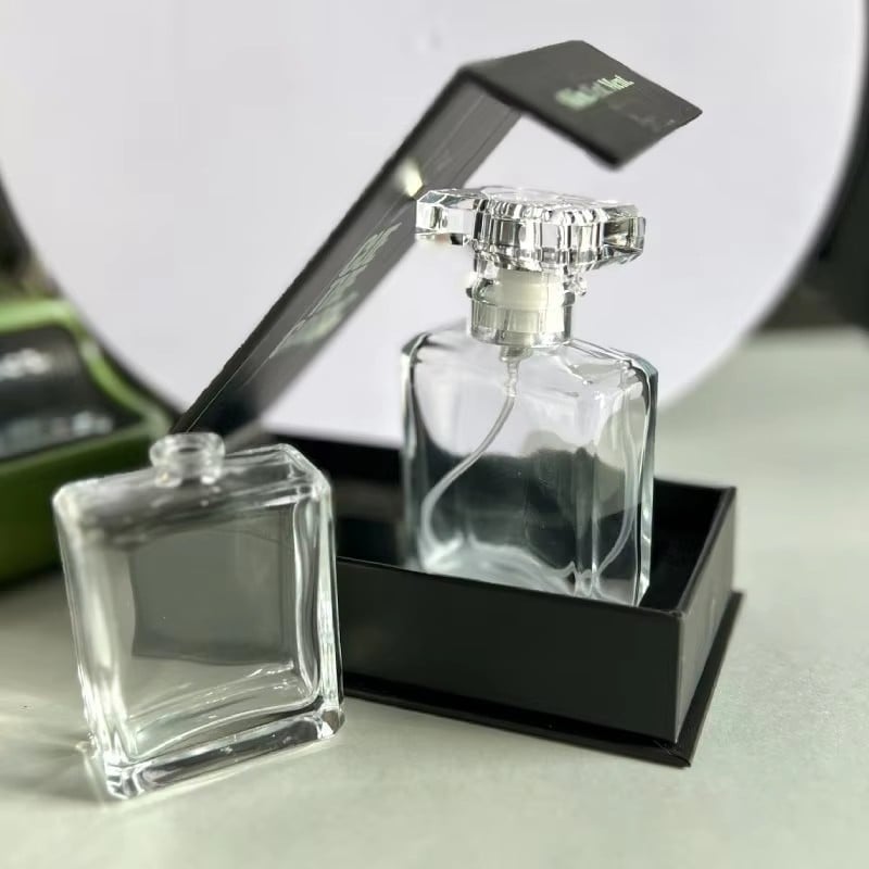 Botol Kaca Minyak Wangi Bentuk Segi Empat untuk Wanita dengan Penyembur Pam, Kosong + Kaca + Minyak Wangi + Botol