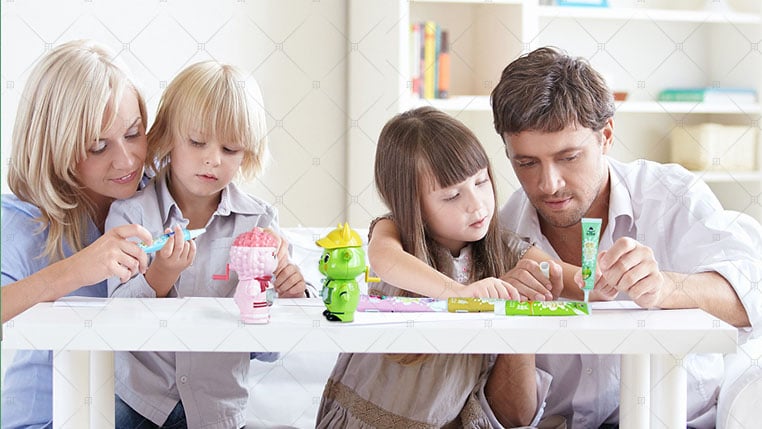 Pretend play food: the best toy choice to stimulate children's creativity