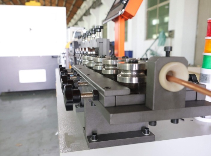 Tube Straightening and Cutting Machine16.JPG