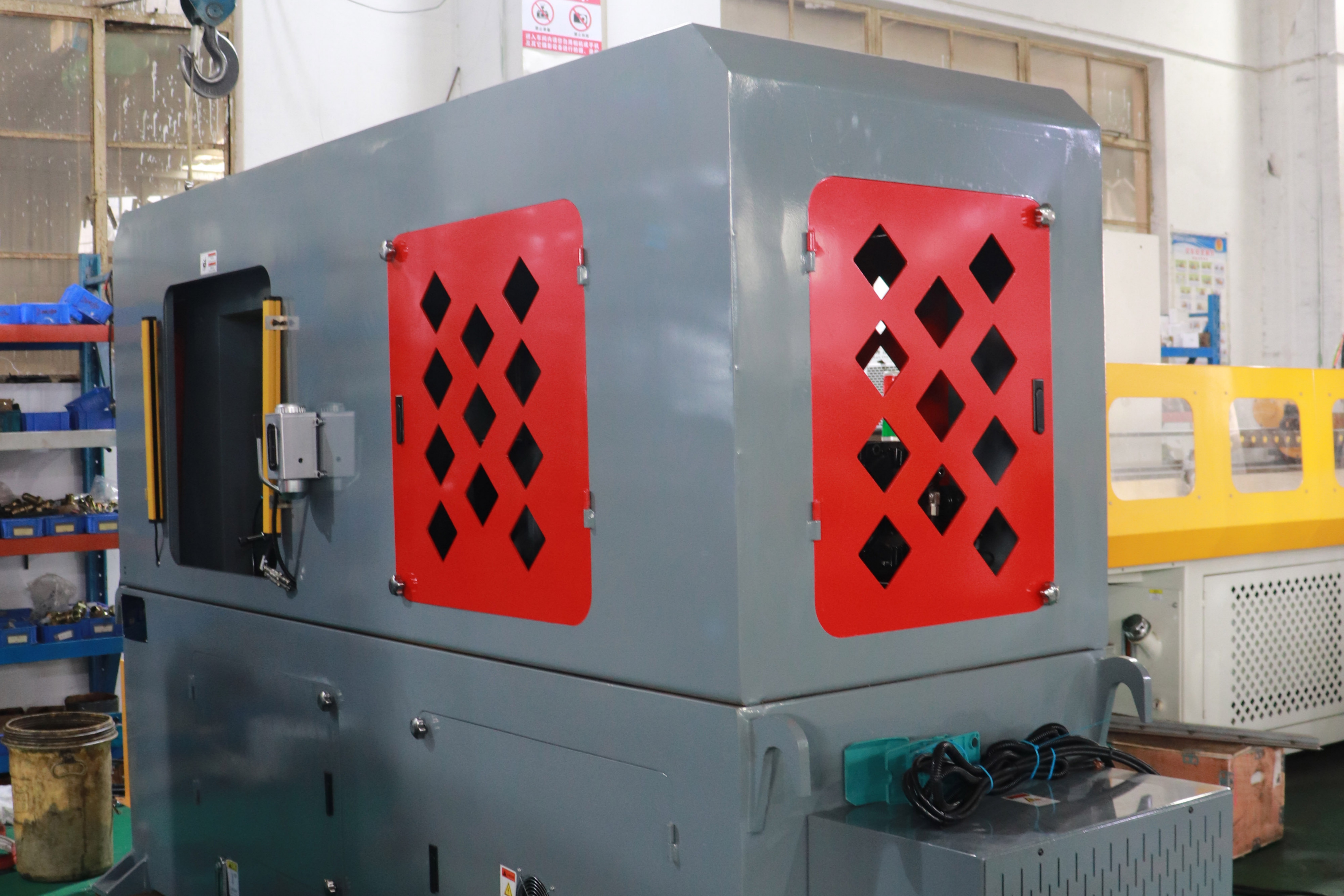 Head Restraint Notching Broached Rolled Pressed In Machine2.JPG