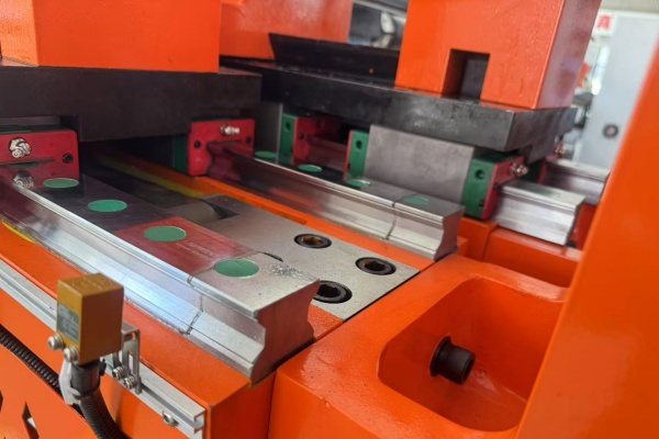 130CNC Pipe Bending Machine2(ed9c2cd344).jpg