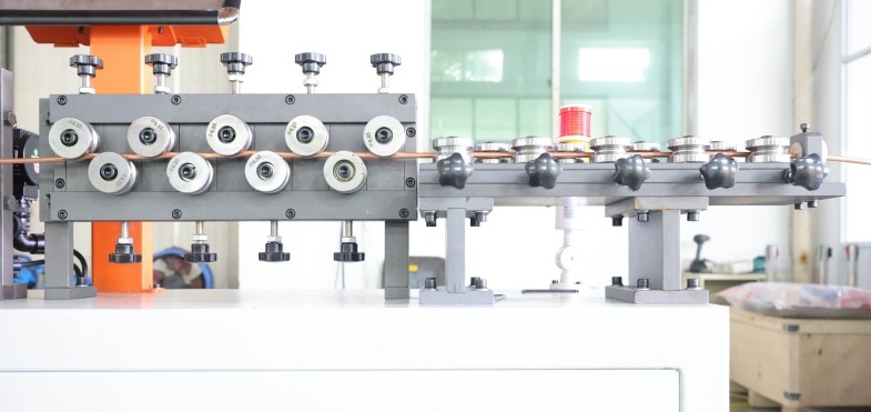 Tube Straightening and Cutting Machine19.JPG