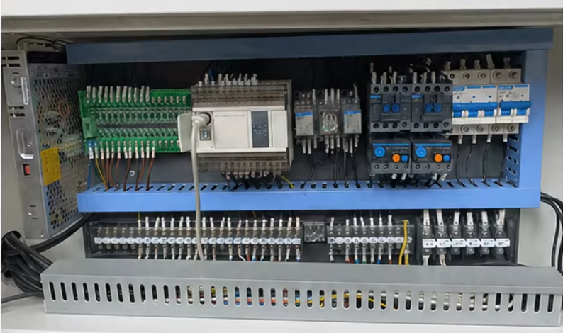 This metal tube high-frequency heating spinning sealing machine is designed for end sealing and spinning forming of metal round tubes. It combines high-frequency heating, rotary drive and hydraulic operation, with customized molds and fixtures available for different tube sizes. PLC control, touch-screen operation and adjustable pressure help maintain stable sealing results while reducing tube deformation, wrinkling and springback. The machine is suitable for sealing metal tubes in different sizes and supports non-standard customization and batch production.