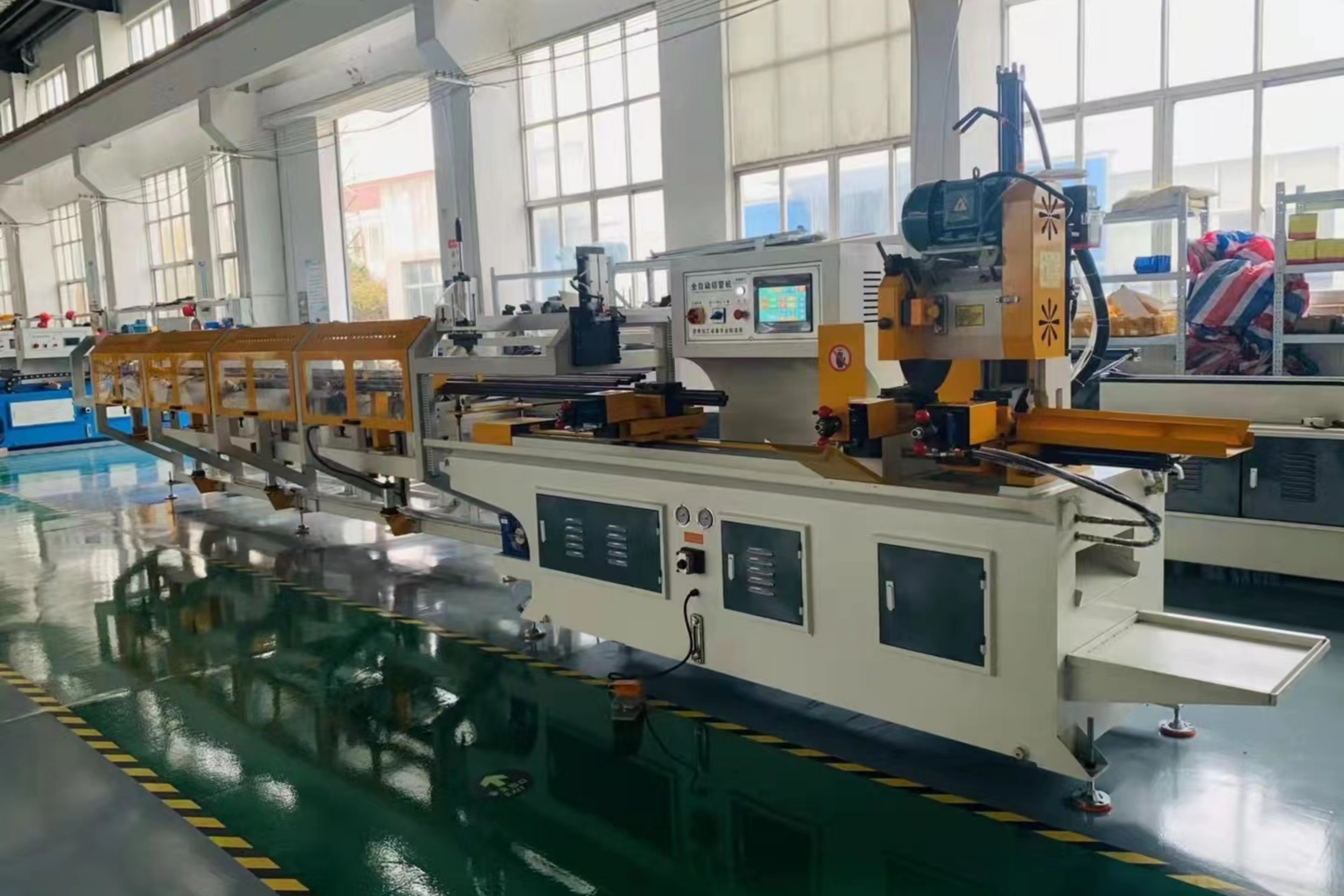 Automatic loading and feeding  pipe cutting  machine5(570a9c1536).jpg