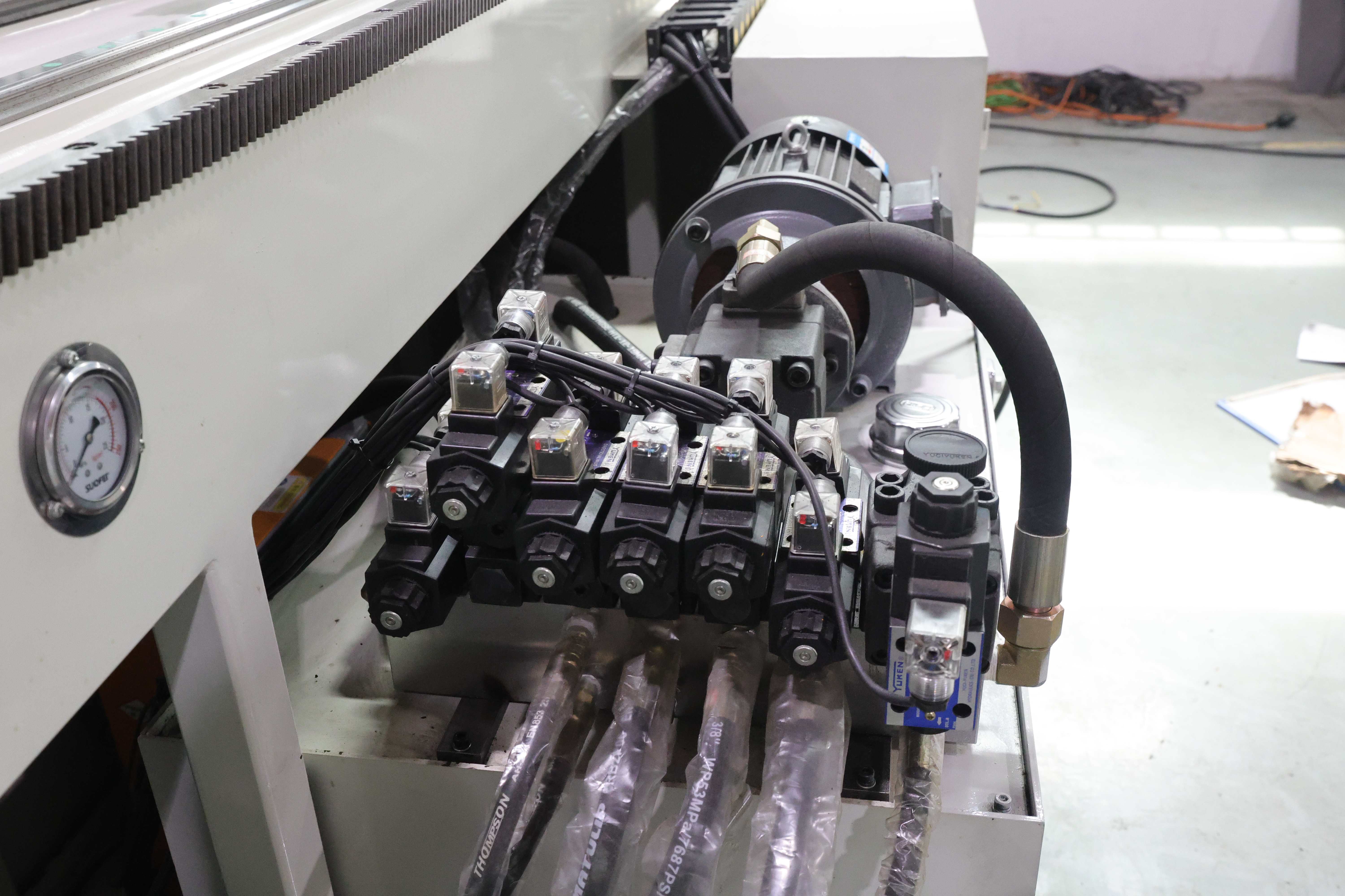 CNC  tube  bending  machine16.JPG