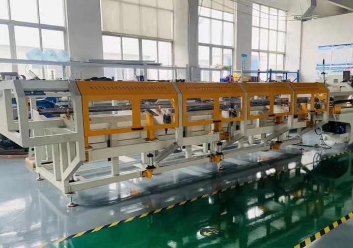 Automatic loading and feeding  pipe cutting  machine4.jpg
