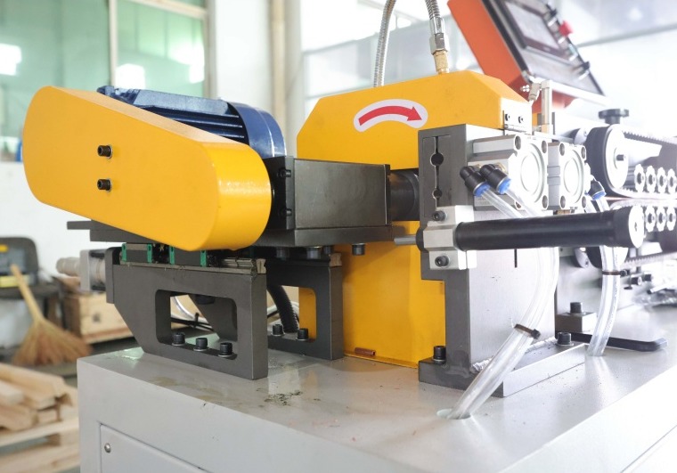 Tube Straightening and Cutting Machine21.JPG