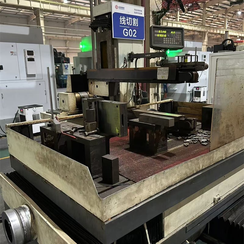 Formanpassning--Aluminiumlegningsformgjuten produktform anpassningsprocess, användning av EDM trådskärning och andra processer för att göra formen mer exakt, högkvalitativ formanpassning