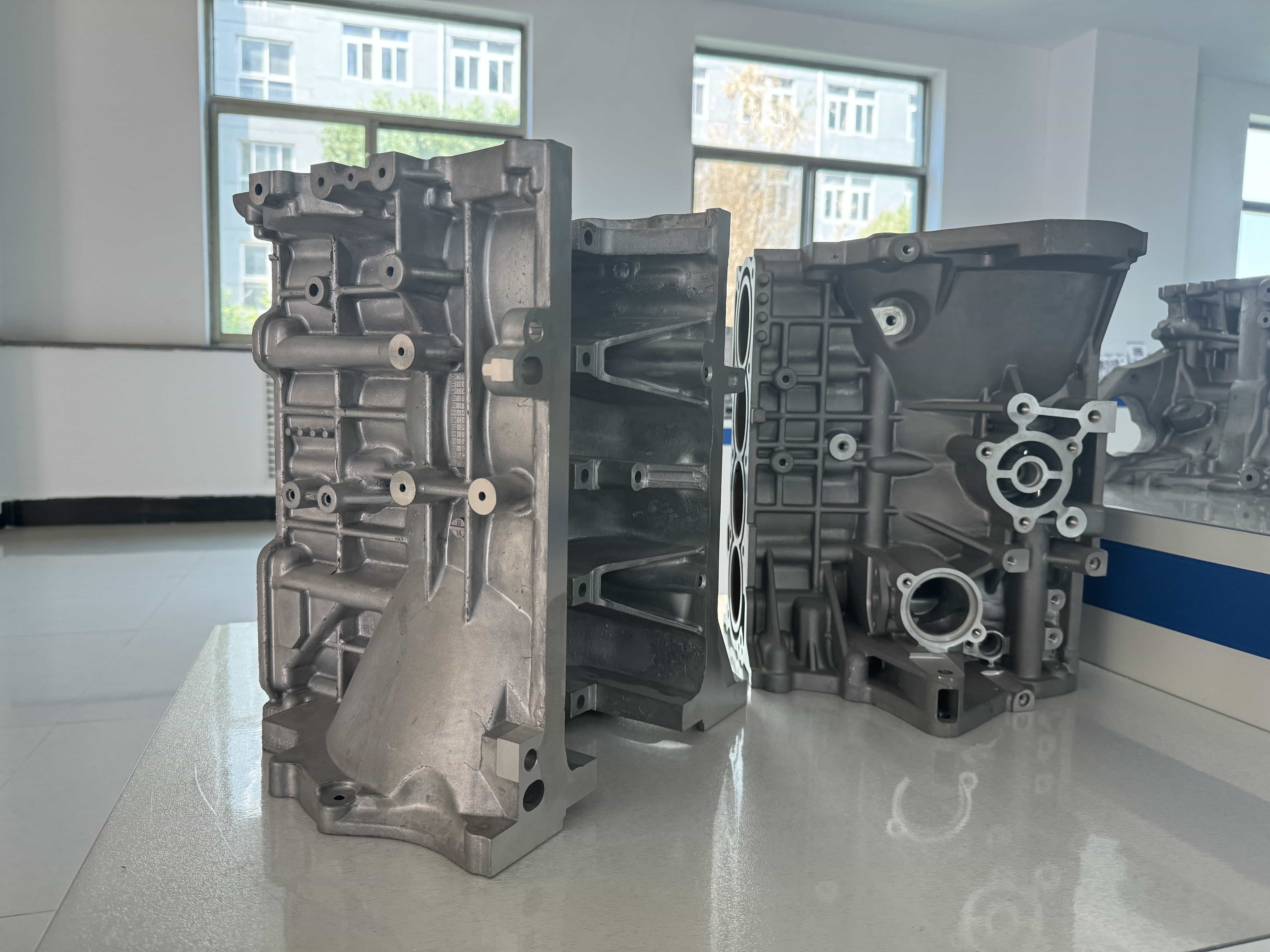 Dostosowane produkty z wytopów stopów aluminium — tradycyjne bloki cylindrów VVT w przemyśle samochodowym, produkty z wytopów stopów aluminium o jakości OEM