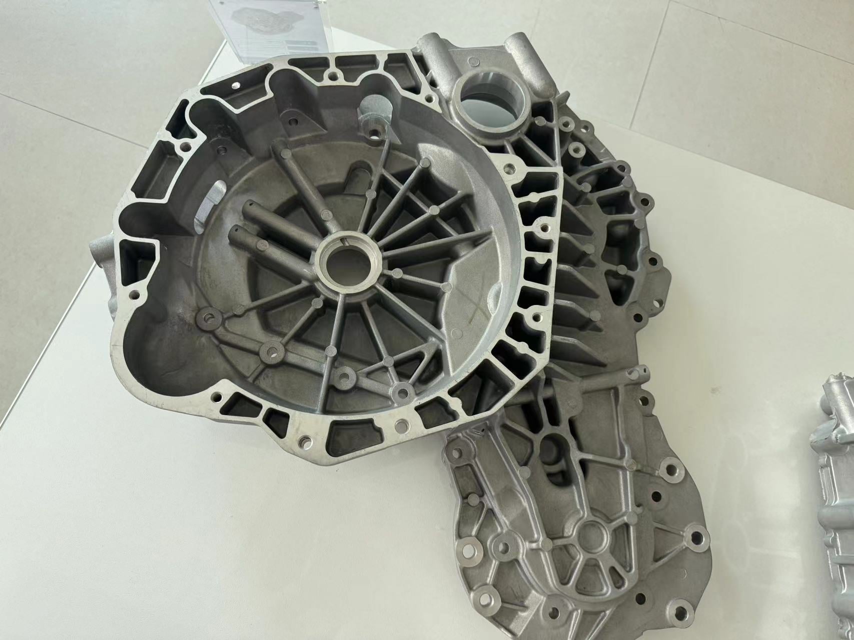 Niestandardowa obudowa z odlewnictwa aluminium - Obudowa sprzęgło (hybryda)