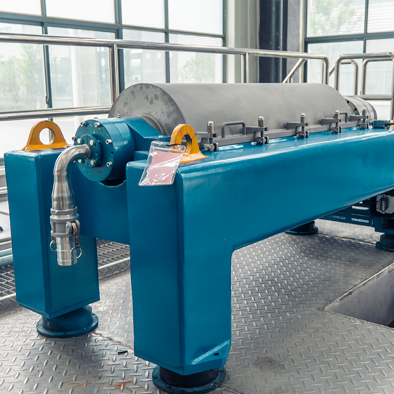 Centrifugă decantor de înaltă viteză pentru separare și filtrare îmbunătățită