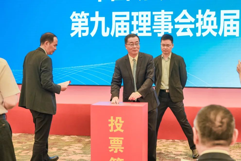 La nona assemblea generale della China Textile Machinery Association e il nono consiglio si sono tenuti con successo a Suzhou