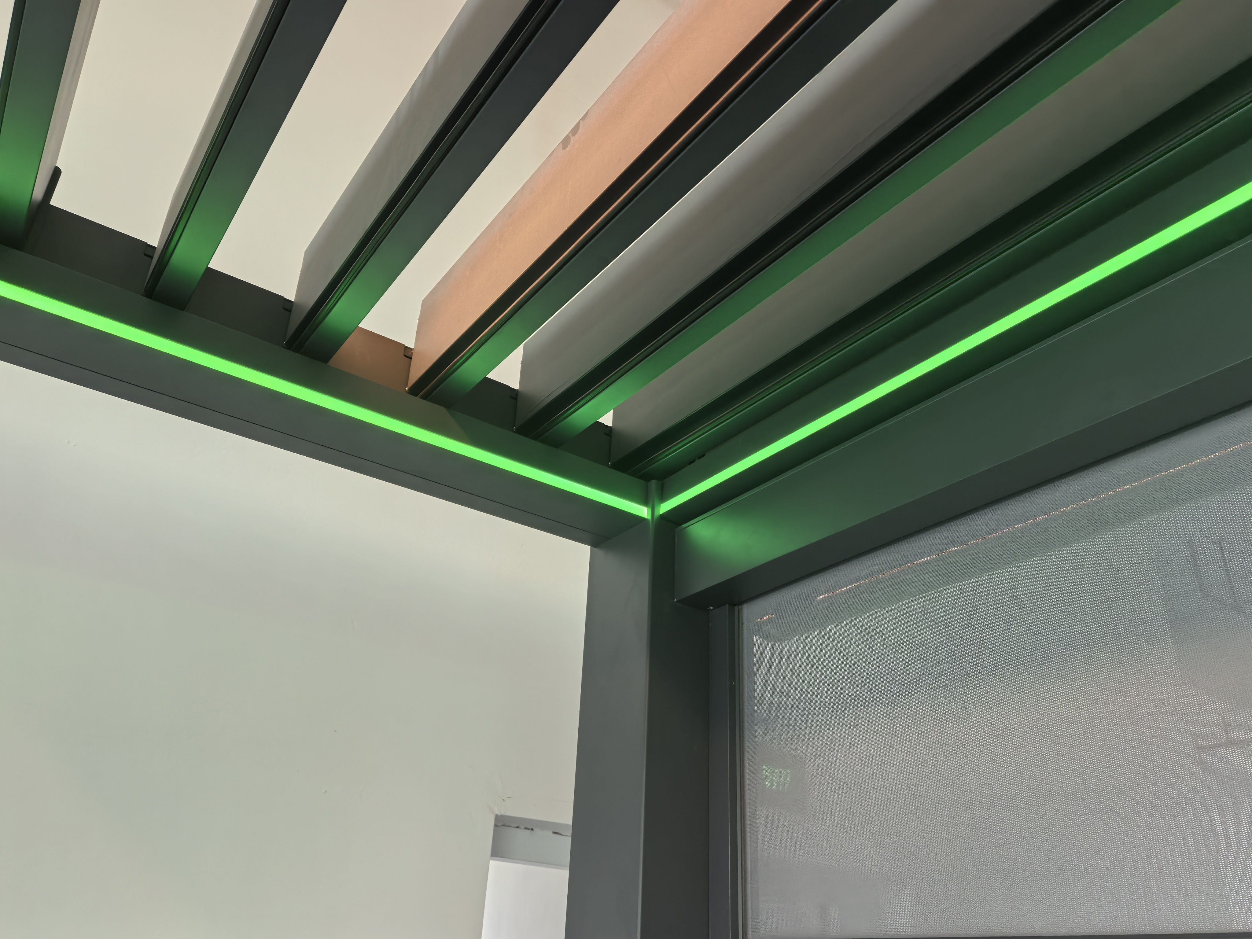 How to Evaluate a Waterproof Pergola Supplier for B2B?
