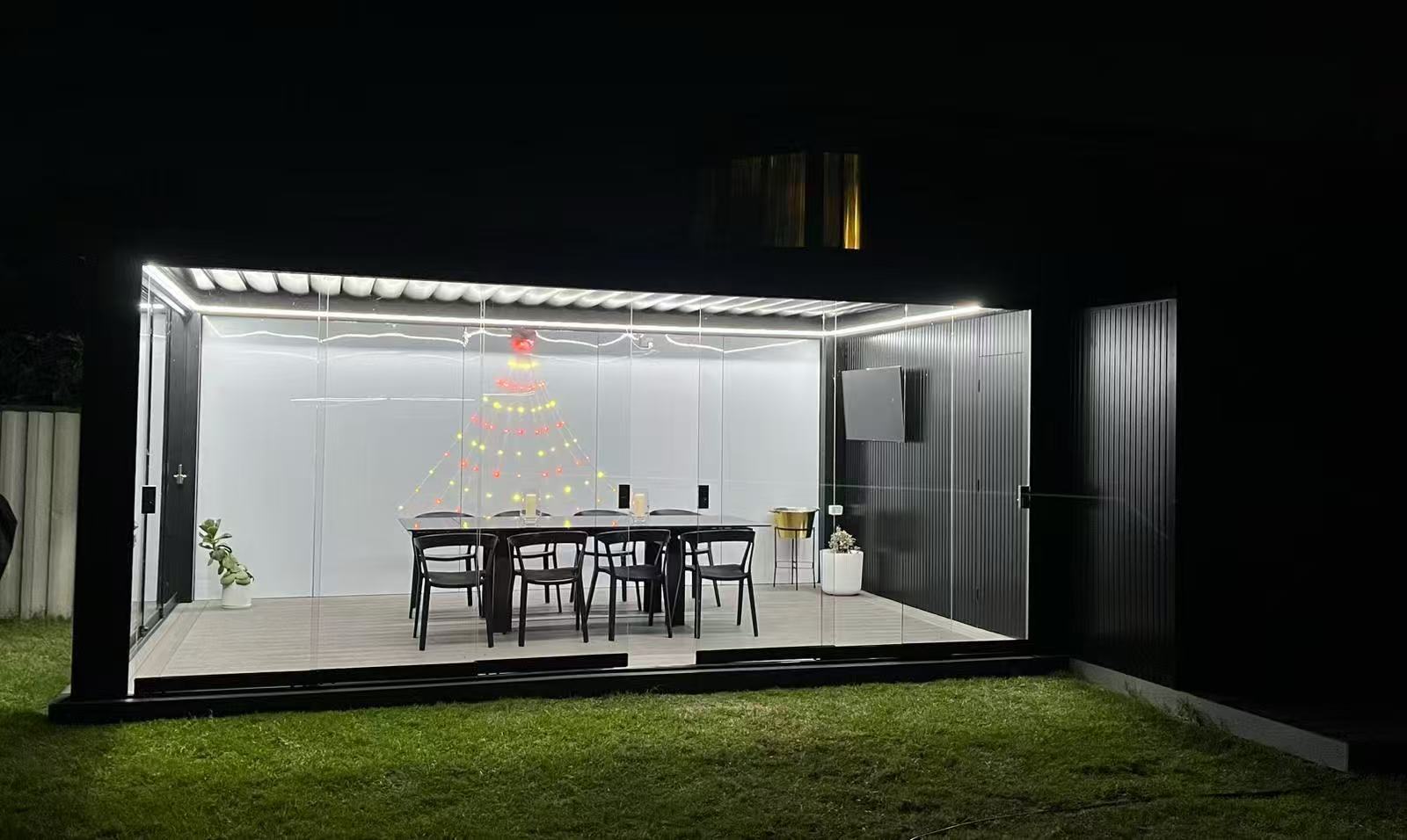 How Can You Customize a Pergola for Any Season?
